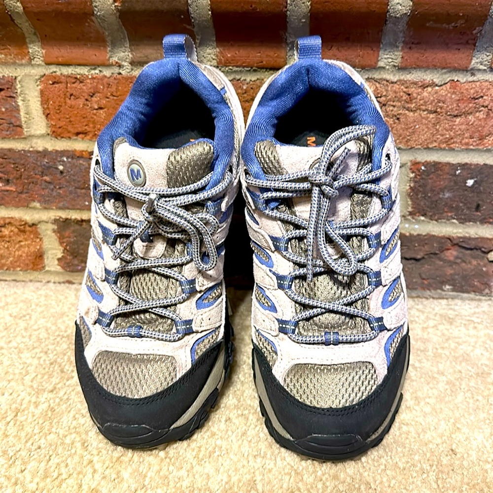 Worn only twice! Women’s SZ 8.5 Merrell hiking shoes w/ vibram soles.